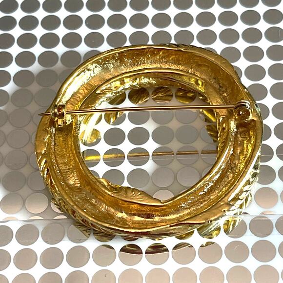 Vintage Gold Tone Textured Braided Heavy circle Brooch Lapel Pin B#18 - Picture 5 of 7